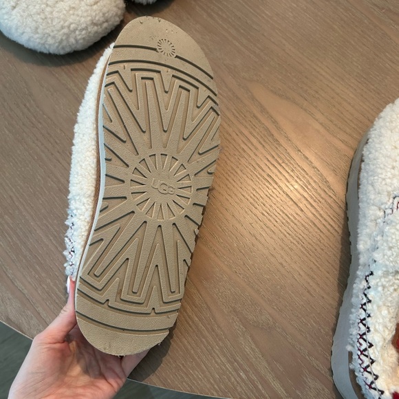UGG Cream Shearling Slippers with Red Accents - Picture 3 of 6
